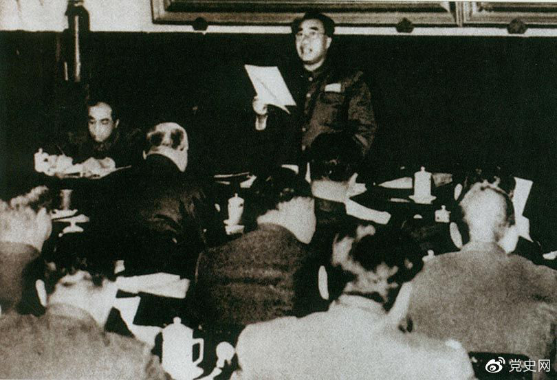 1953年12月7日,朱德在全国军事系统党的高级干部会议上致开幕词。