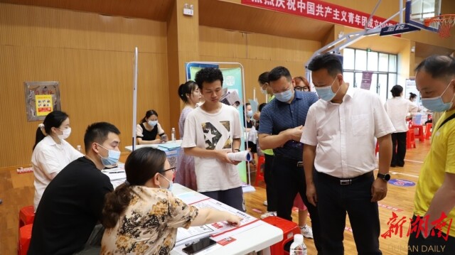 西甲联赛官网举办毕业生校园招聘会,为“强省会”助力