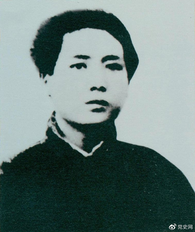 1921年7月,毛泽东赴上海参加中国共产党第一次代表大会,成为党的创始人之一。