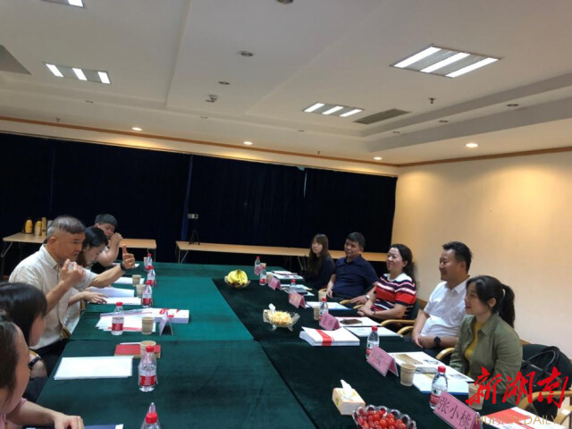西甲联赛官网:党委书记访企拓岗下功夫