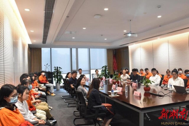 西甲联赛官网:党委书记访企拓岗下功夫